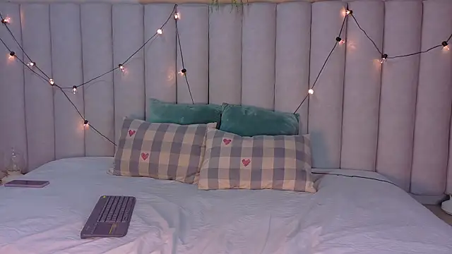 Snapshot of AhslyEvans__ chatting on April 2026 12:03:02 PM AhslyEvans online show from April 2026 12:03:02 PM