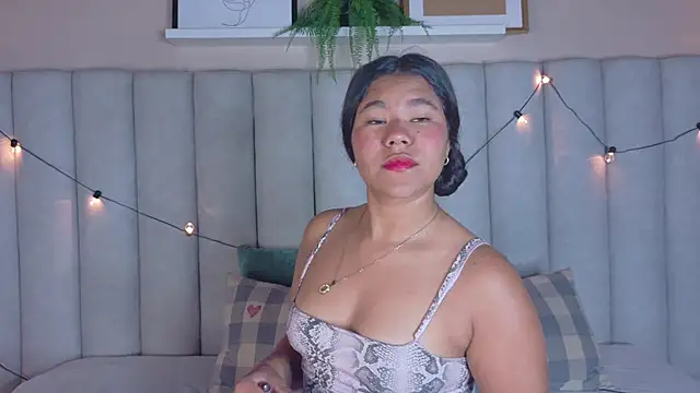 Snapshot of AhslyEvans__ chatting on April 2026 11:19:01 AM AhslyEvans online show from April 2026 11:19:01 AM