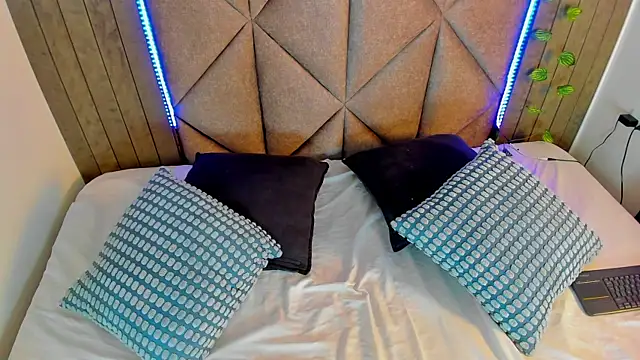 Snapshot of AhslyEvans__ chatting on April 2026 11:49:01 AM AhslyEvans online show from April 2026 11:49:01 AM