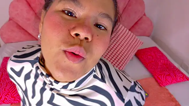 Snapshot of AhslyEvans__ chatting on April 2026 11:44:02 AM AhslyEvans online show from April 2026 11:44:02 AM