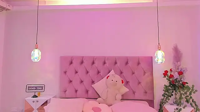 Snapshot of SofiaBloomm chatting on May 2026 08:18:02 PM SofiaBloomm online show from May 2026 08:18:02 PM