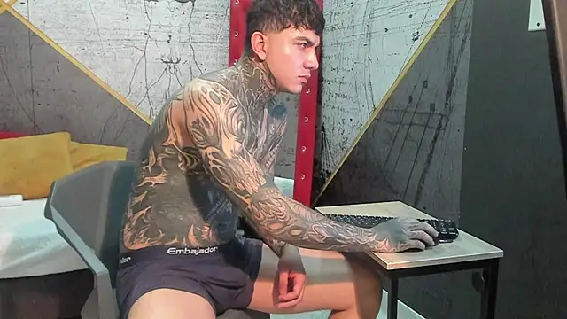 Snapshot of Gury_tattoo chatting on April 2026 04:40:01 PM Gury tattoo online show from April 2026 04:40:01 PM