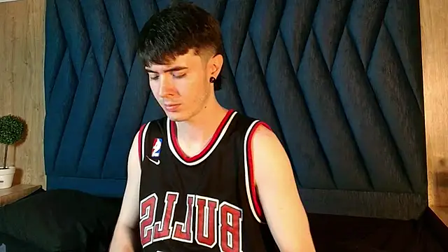 lio     online show from April 2026 03:17:01 AM