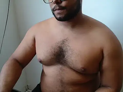 Derick 013 online show from May 2026 05:10:01 PM