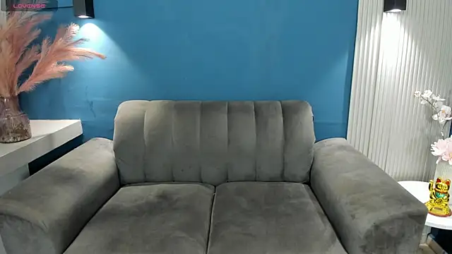 Snapshot of violetandrade chatting on April 2026 07:12:01 AM violetandrade online show from April 2026 07:12:01 AM