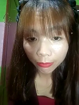 Snapshot of AmyLinee01 chatting on April 2026 03:42:02 PM AmyLinee01 online show from April 2026 03:42:02 PM