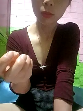 Snapshot of AmyLinee01 chatting on April 2026 06:19:02 PM AmyLinee01 online show from April 2026 06:19:02 PM