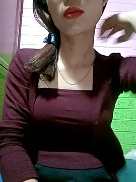 Snapshot of AmyLinee01 chatting on April 2026 05:18:02 AM AmyLinee01 online show from April 2026 05:18:02 AM