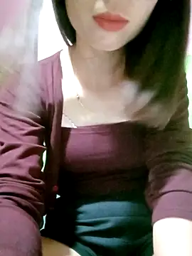 Snapshot of AmyLinee01 chatting on April 2026 06:19:01 AM AmyLinee01 online show from April 2026 06:19:01 AM