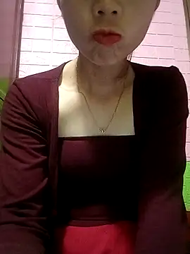 Snapshot of AmyLinee01 chatting on April 2026 05:23:01 AM AmyLinee01 online show from April 2026 05:23:01 AM