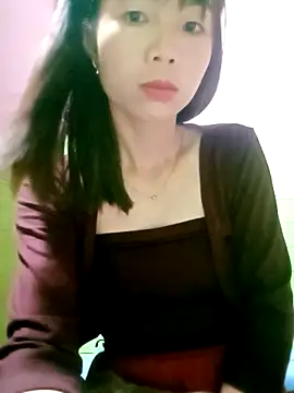 Snapshot of AmyLinee01 chatting on April 2026 09:42:02 PM AmyLinee01 online show from April 2026 09:42:02 PM