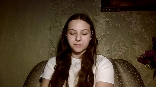 Snapshot of _Yuni chatting on April 2026 04:34:01 PM Yuni online show from April 2026 04:34:01 PM