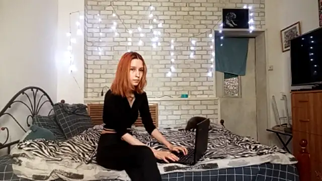 Snapshot of SirenFrost chatting on April 2026 01:20:02 PM SirenFrost online show from April 2026 01:20:02 PM