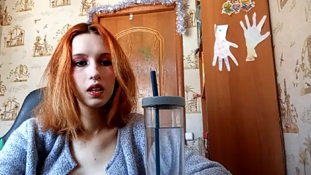 Snapshot of SirenFrost chatting on April 2026 10:05:01 AM SirenFrost online show from April 2026 10:05:01 AM