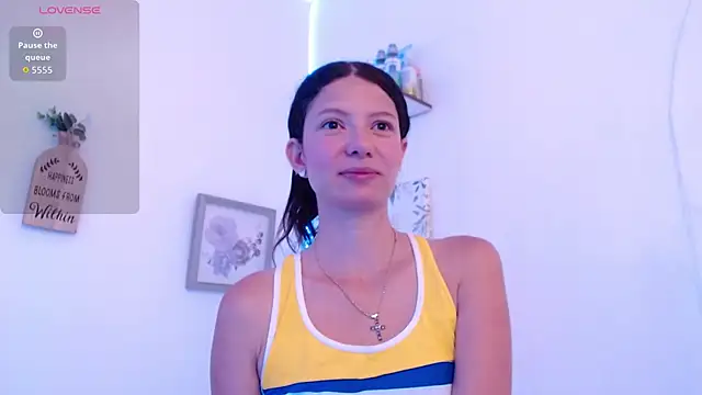 Snapshot of sofy_bonnet1 chatting on April 2026 12:25:01 PM sofy bonnet1 online show from April 2026 12:25:01 PM