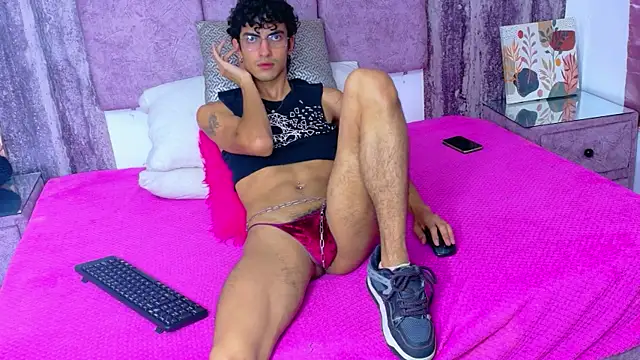 Snapshot of AxelRush chatting on April 2026 07:44:02 PM AxelRush online show from April 2026 07:44:02 PM