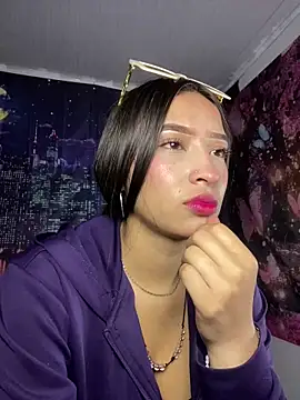 Itze Mua online show from March 2026 10:22:01 PM