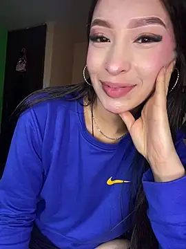 Itze Mua online show from May 2026 09:33:01 PM