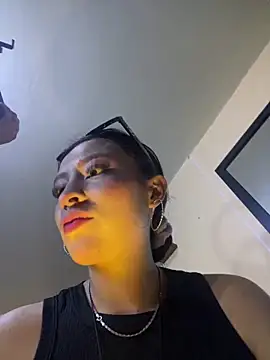 Itze Mua online show from May 2026 10:48:01 PM