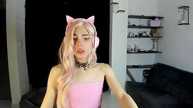 Snapshot of sue_krous chatting on April 2026 08:48:01 AM sue krous online show from April 2026 08:48:01 AM