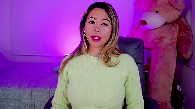 Snapshot of YourAmazonKam chatting on April 2026 10:13:01 AM YourAmazonKam online show from April 2026 10:13:01 AM