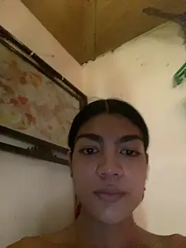 AveryMwore online show from April 2026 05:12:02 AM