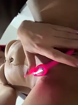 Amelie-RedHoney online show from April 2026 07:45:01 AM