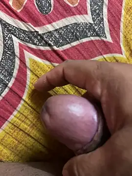 Snapshot of lauralifess chatting on April 2026 06:00:02 AM lauralifess online show from April 2026 06:00:02 AM