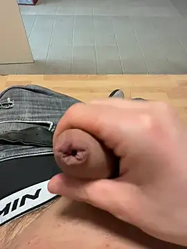 lorenzz122 online show from April 2026 12:22:01 PM