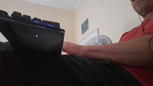 Snapshot of Sueliton2 chatting on March 2026 07:47:01 PM Sueliton2 online show from March 2026 07:47:01 PM