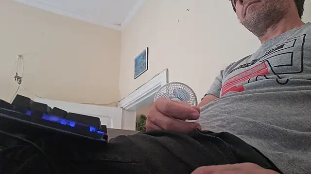 Snapshot of Sueliton2 chatting on April 2026 11:08:01 AM Sueliton2 online show from April 2026 11:08:01 AM