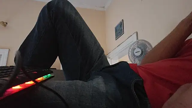 Snapshot of Sueliton2 chatting on April 2026 08:21:01 PM Sueliton2 online show from April 2026 08:21:01 PM