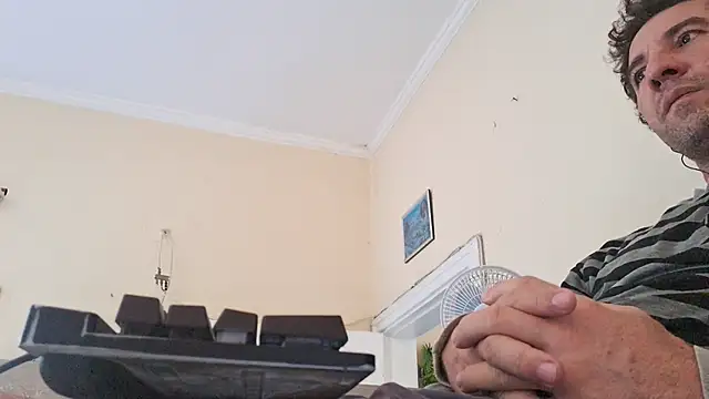 Snapshot of Sueliton2 chatting on April 2026 05:40:01 PM Sueliton2 online show from April 2026 05:40:01 PM