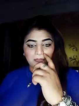 Sanaya Gil online show from April 2026 07:18:02 PM