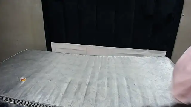 Candylips22 online show from April 2026 08:00:02 PM