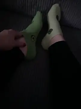 LilouPieds online show from June 2026 08:00:02 PM