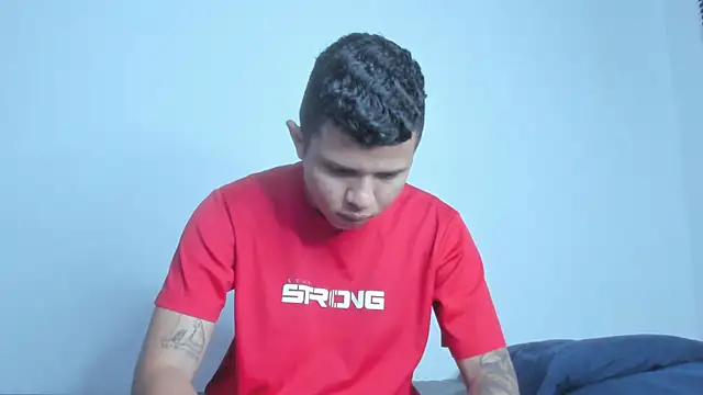 Snapshot of LatinsGuys2026 chatting on April 2026 11:52:01 AM LatinsGuys2026 online show from April 2026 11:52:01 AM