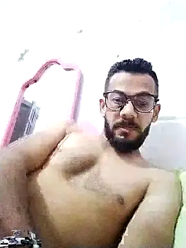 Snapshot of Alimohamed08 chatting on May 2026 09:42:02 PM Alimohamed08 online show from May 2026 09:42:02 PM