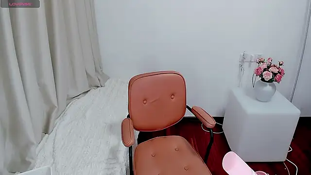 Snapshot of KEYE-SS chatting on April 2026 05:21:02 PM KEYE-SS online show from April 2026 05:21:02 PM