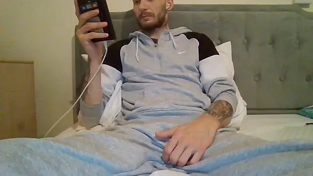 feetlovrr94 online show from April 2026 12:00:01 AM