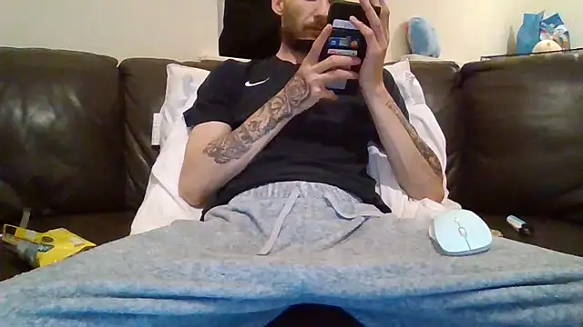 feetlovrr94 online show from April 2026 12:02:02 AM