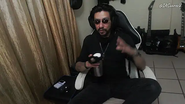 Snapshot of IASuarezV chatting on April 2026 06:33:02 AM IASuarezV online show from April 2026 06:33:02 AM
