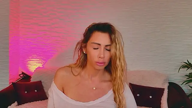 Snapshot of AngelWooW chatting on March 2026 05:46:02 AM AngelWooW online show from March 2026 05:46:02 AM