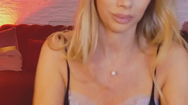 Snapshot of AngelWooW chatting on April 2026 05:38:02 AM AngelWooW online show from April 2026 05:38:02 AM