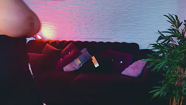 Snapshot of AngelWooW chatting on April 2026 05:34:01 AM AngelWooW online show from April 2026 05:34:01 AM