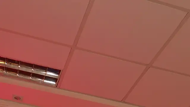 Snapshot of AngelWooW chatting on April 2026 05:30:01 AM AngelWooW online show from April 2026 05:30:01 AM