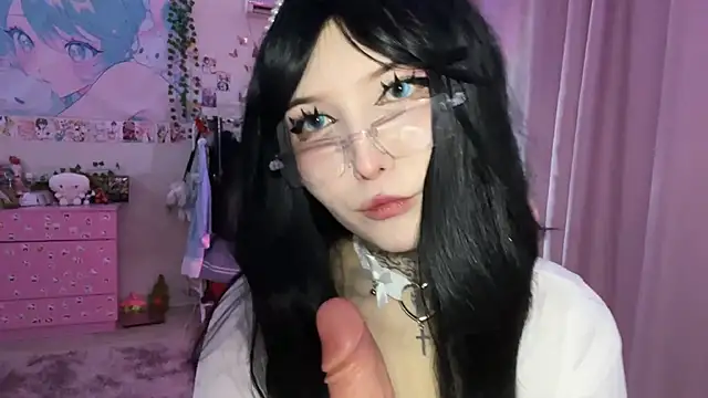 ToxiraLuneX online show from April 2026 03:38:02 PM