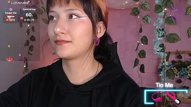 Snapshot of eyes_moonn chatting on March 2026 11:21:01 AM eyes moonn online show from March 2026 11:21:01 AM