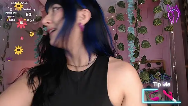 Snapshot of eyes_moonn chatting on April 2026 11:11:01 AM eyes moonn online show from April 2026 11:11:01 AM