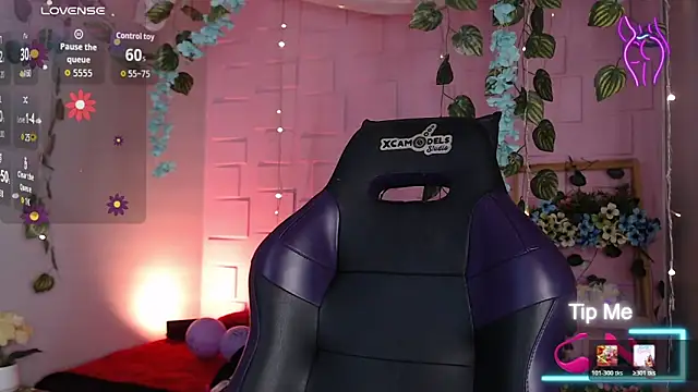 Snapshot of eyes_moonn chatting on April 2026 01:41:01 PM eyes moonn online show from April 2026 01:41:01 PM